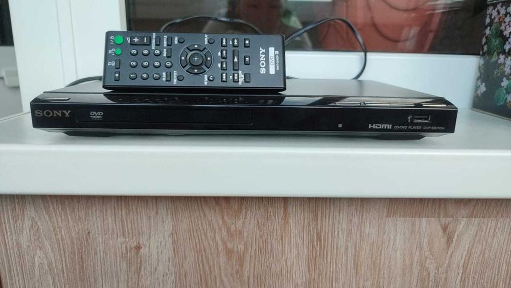 DVD-видеоплеер Sony DVP-SR750HP