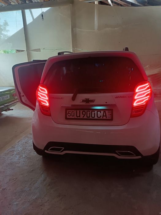 Mashina srochna sotiladi