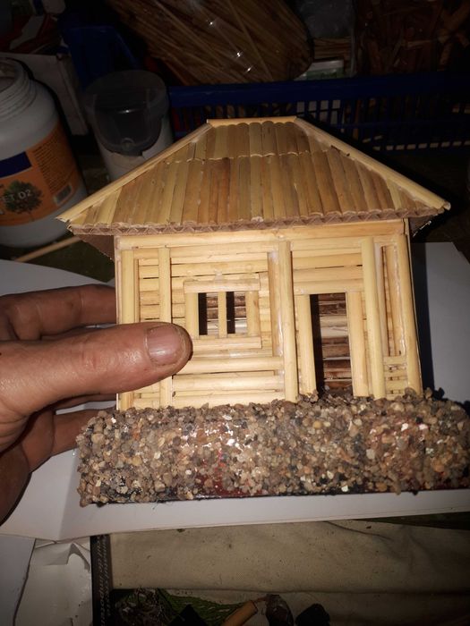 căsuță din trestie rustică facuta manual