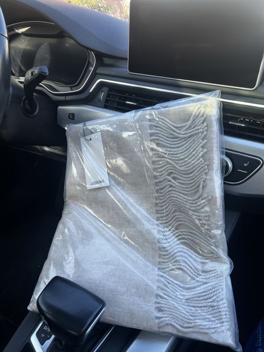 Черен въшнен шал jacquemus