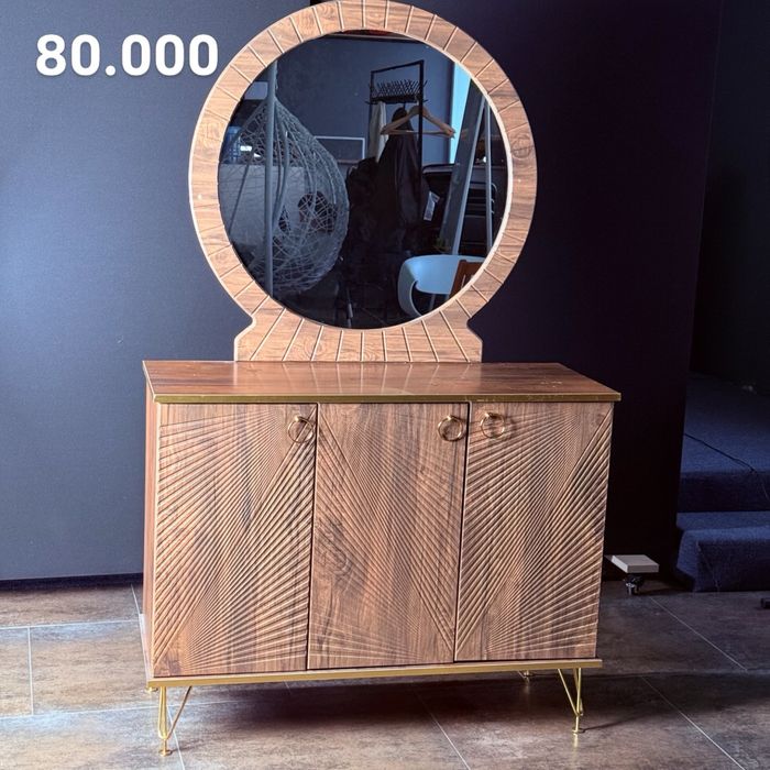 Комод с зеркалом резной
