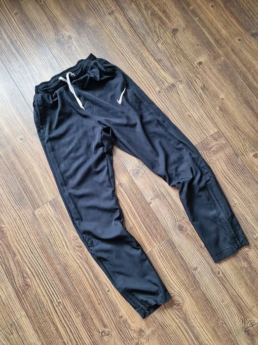 Страхотно мъжко долнище NIКЕ размер S ,без
забележки ,размери З4см е т