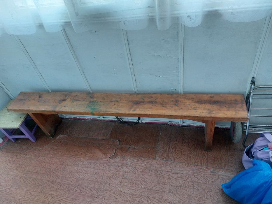 Скамья, лавочка.