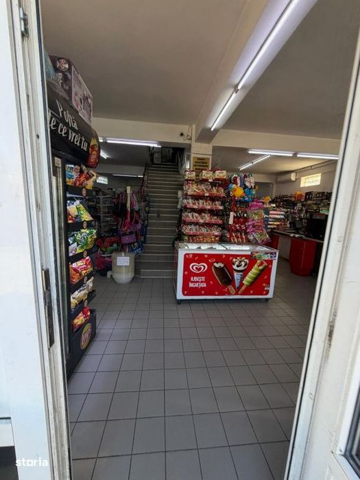 Spatiu comercial de 1300 mp pe 4 nivele, in centrul orasului Filiasi