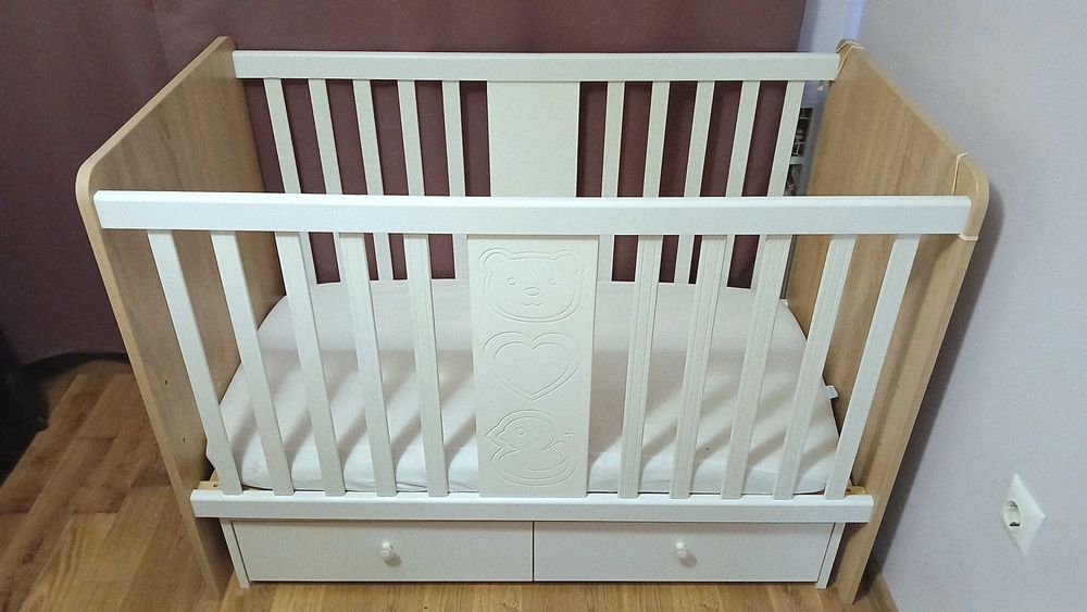Бебешко легло /кошара/ Арбор с люлеещ механизъм и чекмеджета + матрак