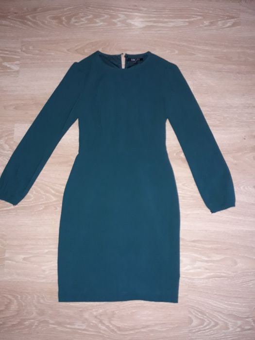Женское платье размер 42