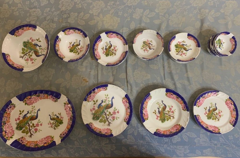 Продается комплект посуды новый