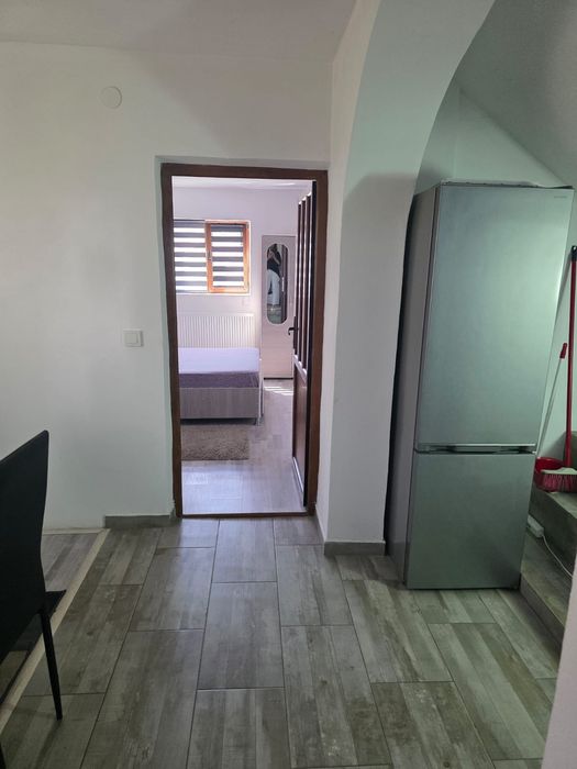 Inchiriez apartament