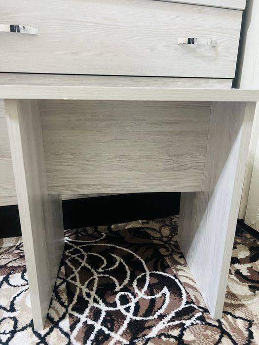 Срочноооо продам  школьную парту,  в идеальном состоянии