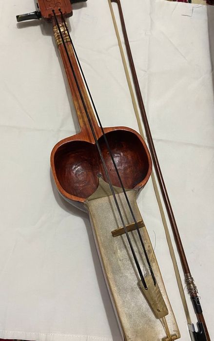 Қыл қобыз сатылады