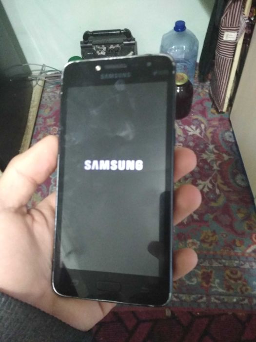 Продаю Samsung j2 prime