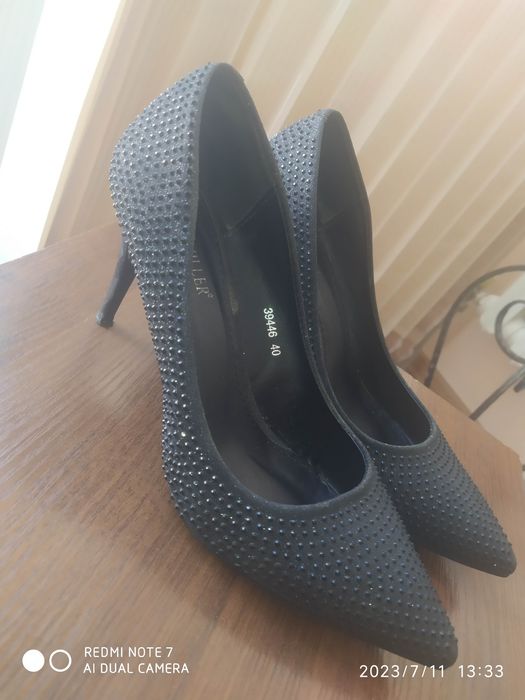 Продам женские туфли