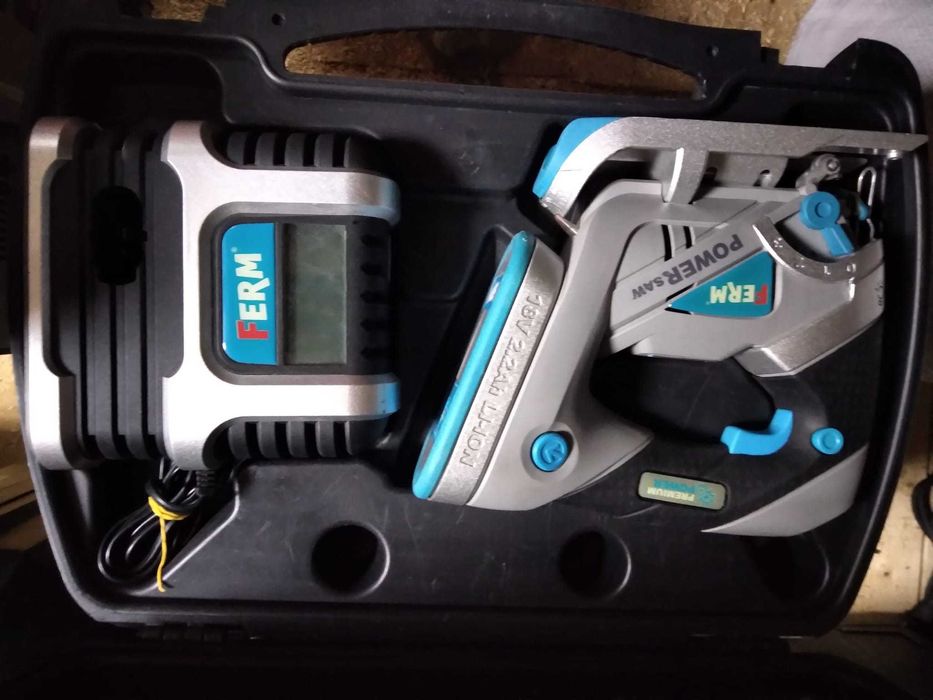 Fierastrau Pendular Ferm cu Acumulatori