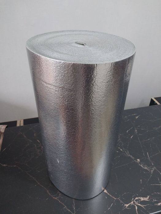 Самоклеющиеся обои или потолок