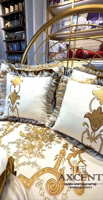 Элитный комплект постельного белья с покрывалом и подушками