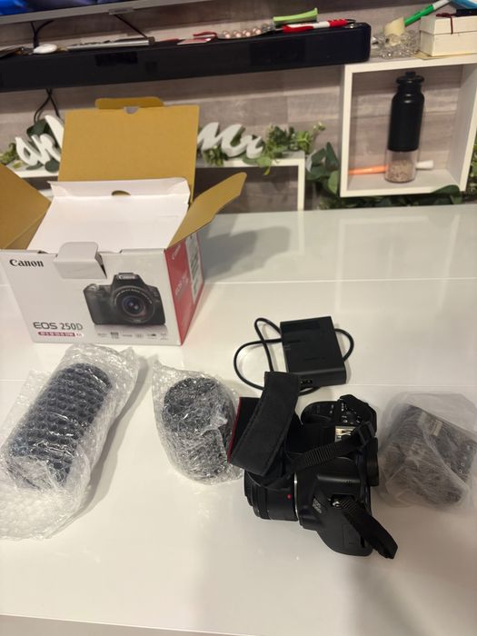 EOS 250D, обектив- 50mm/1.8f, 18.55mm, 55-250mm, синхронизатор