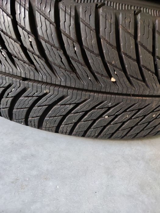 2 бр зимни 215/65/17 Michelin 22г