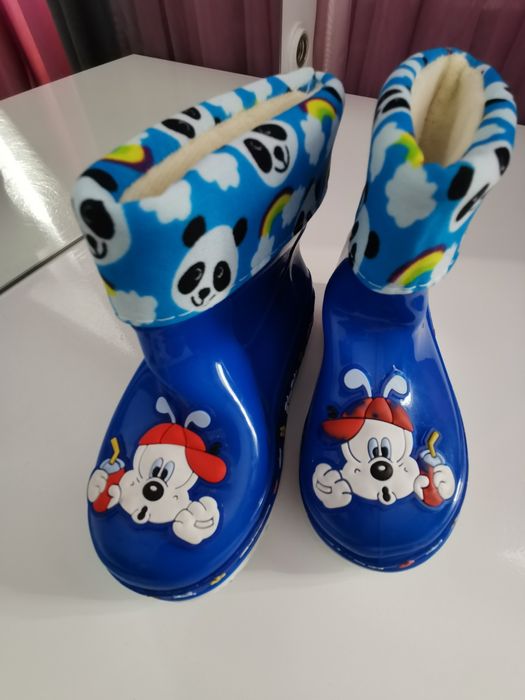 Продам детский весенний обувь