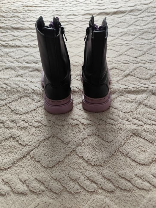 Демисезонные, фирменные ботинки 35 размера