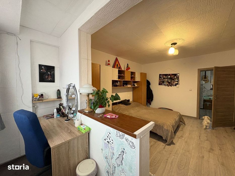 Apartament la casa cu 4 camere, balcon si curte - zona Lazaret