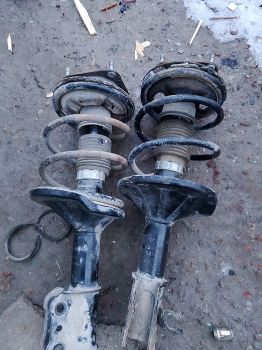 Запчасти на Мазду кронос