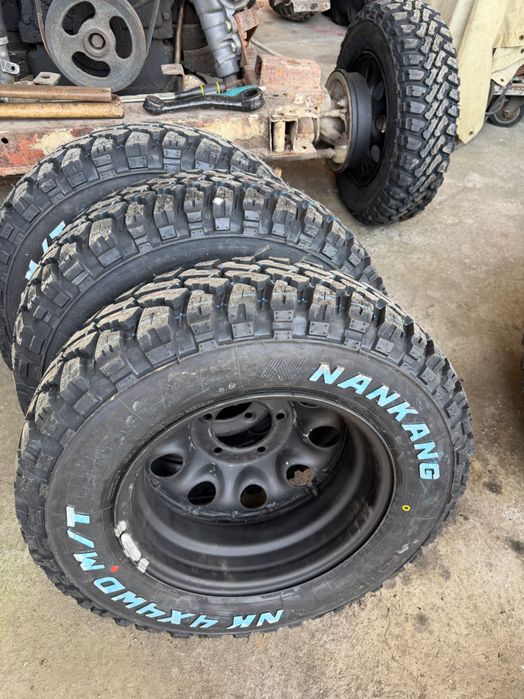Офроуд гуми с джанти, чисто нови.