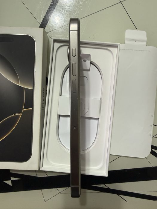 Продам iPhone 16 Pro Max