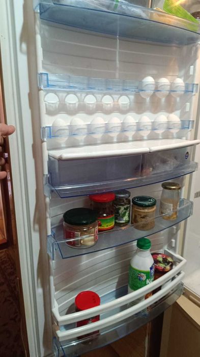 Продам 2-камерный холодильник VESTFROST BKF-355