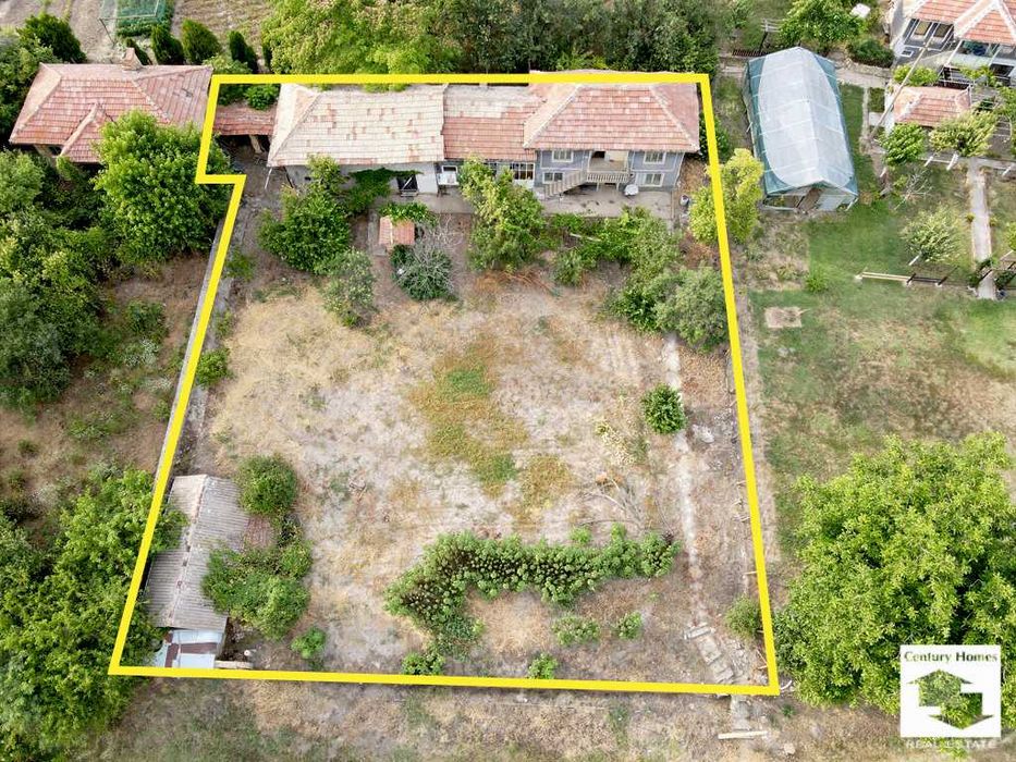 145303 ЕКСКЛУЗИВНО! Просторна къща с гараж в с. Страхилово