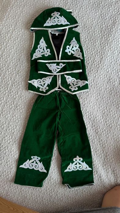 Продам костюмы новогодние