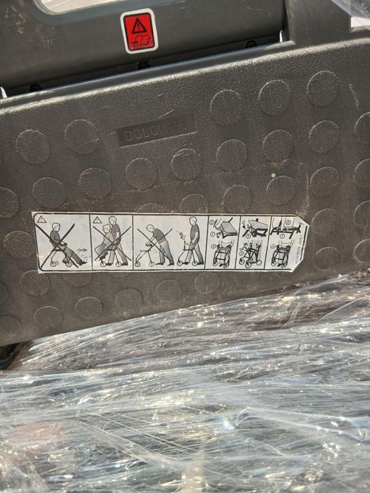 Проходилка с колелца за възрастни