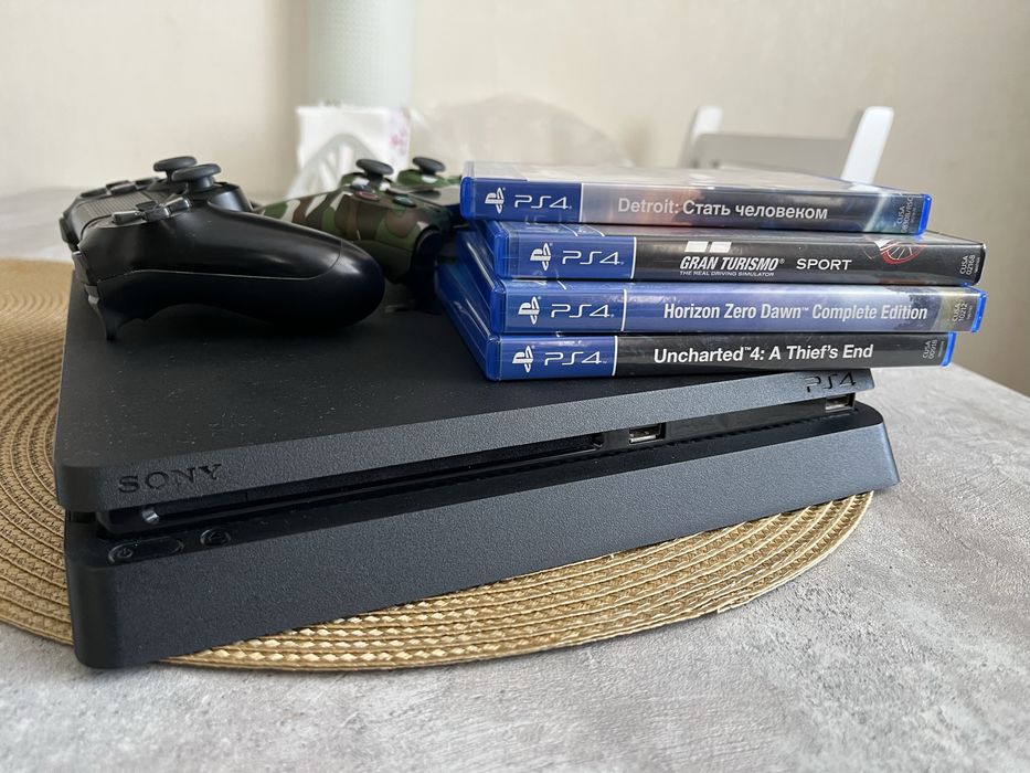 Ps4 slim, 2 геймпада, 4 игры, 500гб