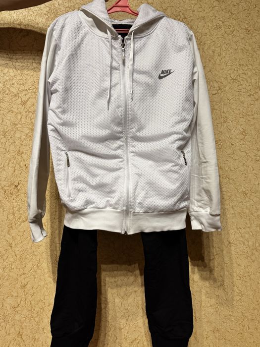 Спортивный женский костюм Nike