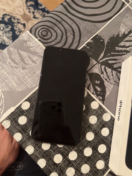 Продам iPhone 13 в идеальном состоянии