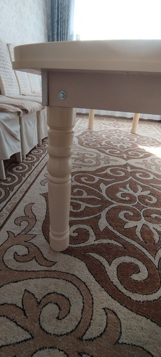 Продам стол гостиной