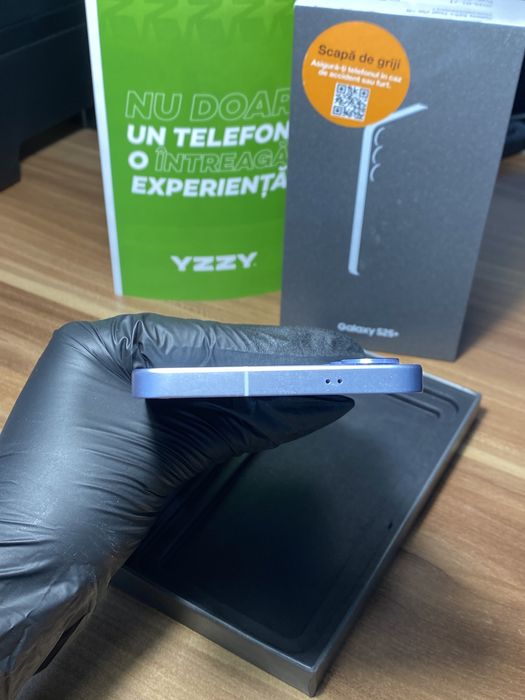 Samsung Galaxy s25 plus • 256 GB • Icy Blue