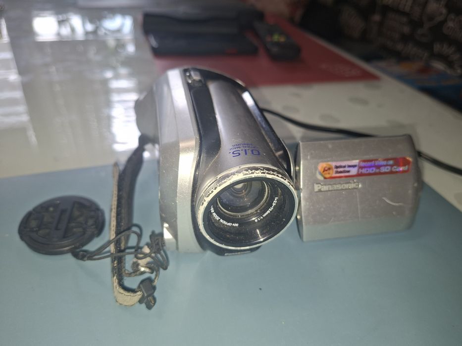 Handycam Panasonic SDR-H20, înregistrare pe HDD intern 30 gb +slot  card SD