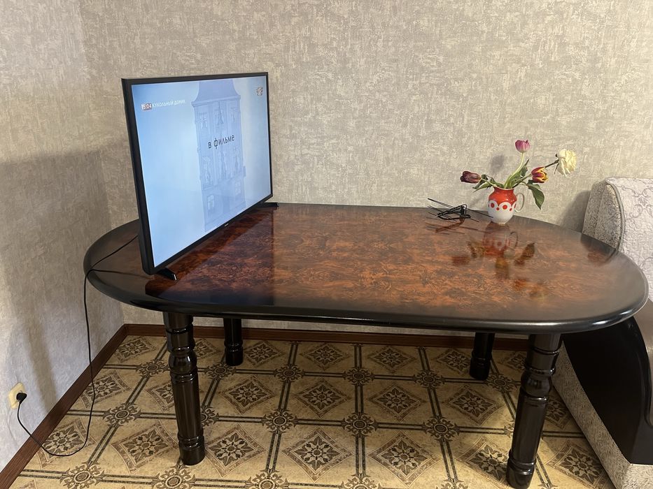 Продам стол для гостиной 2 в 1