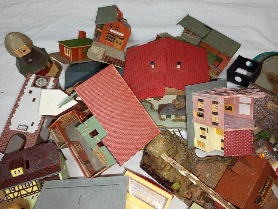 Set căsuțe machete incomplete trenulețe HO diorama