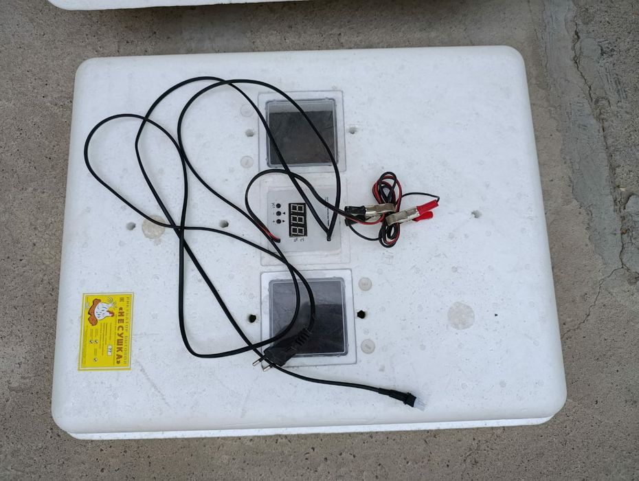 Инкубатор несушка 77 яйц