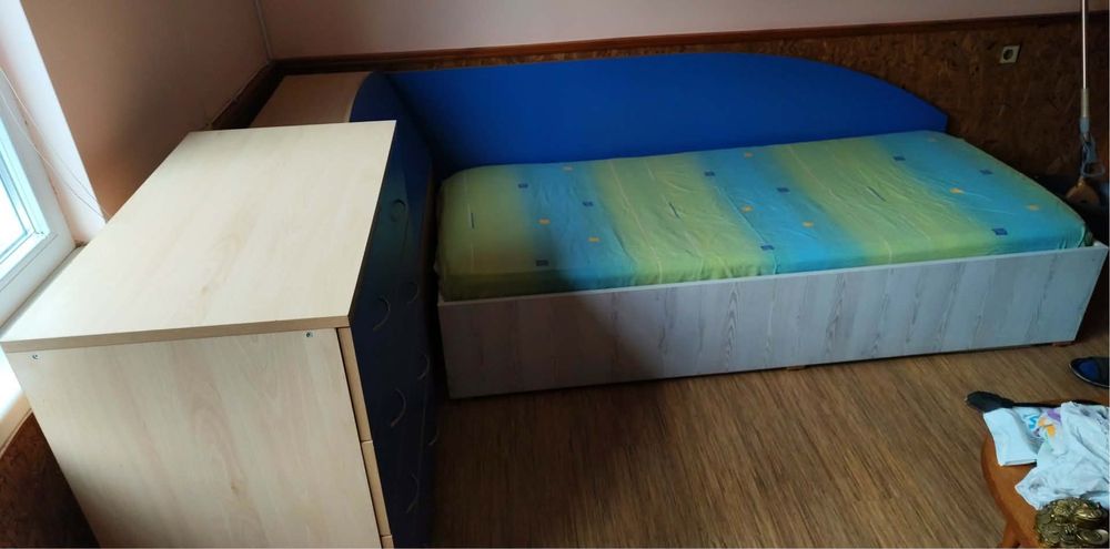 Мебели за спалня - легло, ракла и скрин