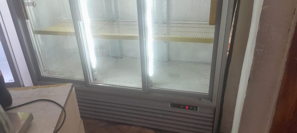 Холодильник трех дверный