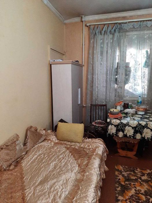 СВОЯ Продаётся ХАМЗА/Чиланзар-3кв 2-комн.1-этаж 4-этажки 63500у.е