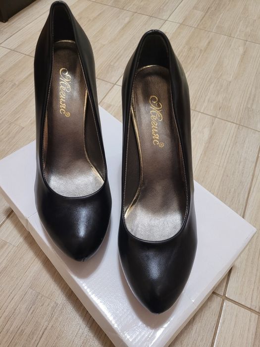 Дамски обувки на висок ток Мегияс