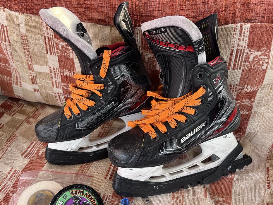 Хоккейная форма CCM коньки Ваuer