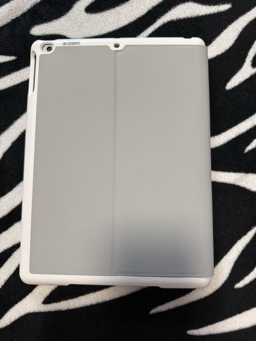 Ipad Air 1 Silver + 2 Huse Premium cu Tastatura Bluetooth