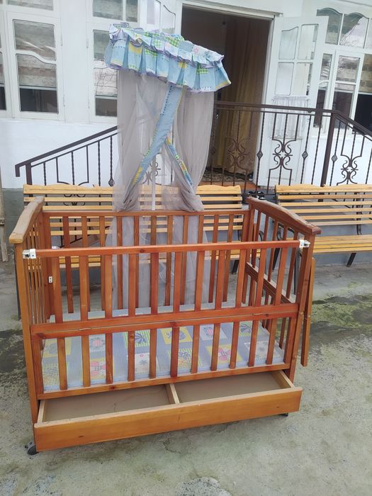 Детский кравать сотилади холати яхши. 700000 сум.