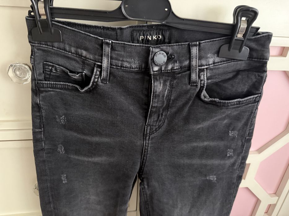 Blugi Pinko marime 26. Purtati de doua ori