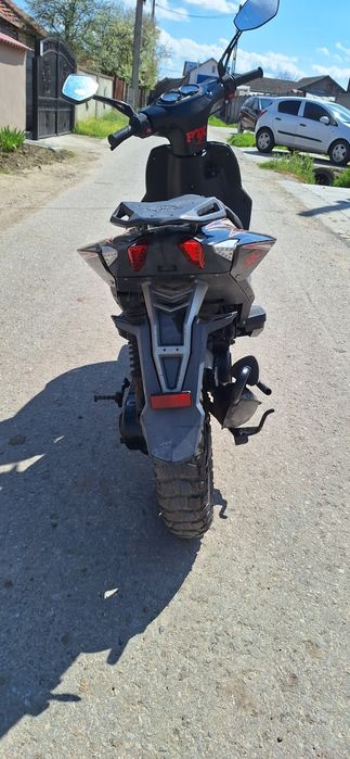 Vand 2 scutere 49 cm.2 t