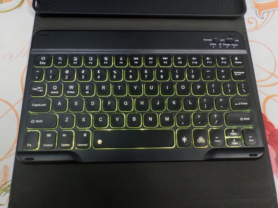 Husa cu Tastatura iPad Apple, Zoopie, pentru iPad 10.2" 7th Gen 2019 / 8th Gen 2020 / 9th Gen 2021, Wireless, Bluetooth, Iluminata LED